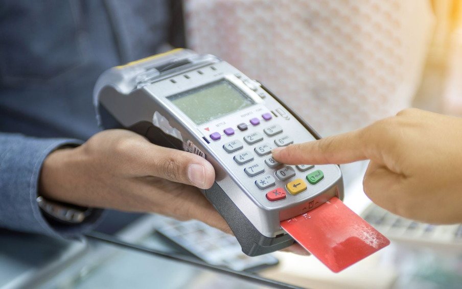 The Benefits of Upgrading to a Wireless Credit Card Machine